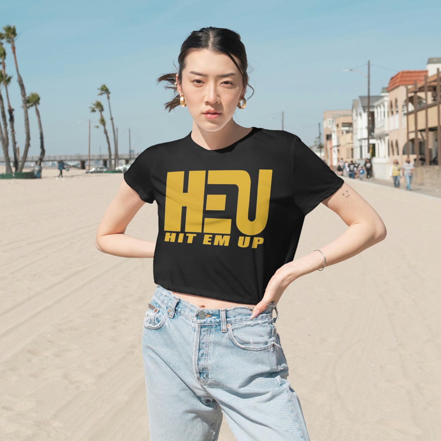 HEU HIT EM UP Women's Flowy Cropped Tee